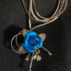 Beautiful vintage 28” Necklace with lovely blue flower